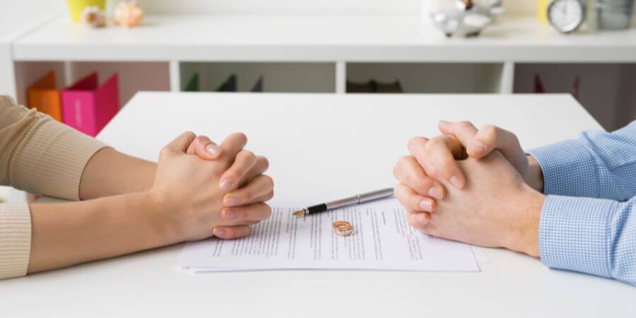 ¿Es posible divorciarse si uno de los cónyuges está fuera del país?