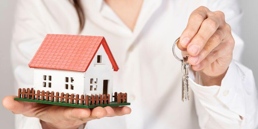 Venta de la vivienda familiar tras un divorcio con hijos mayores de edad